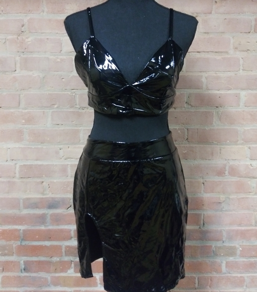 Dresses & Skirts - NEW Wet Look Black Party Set 🎈
